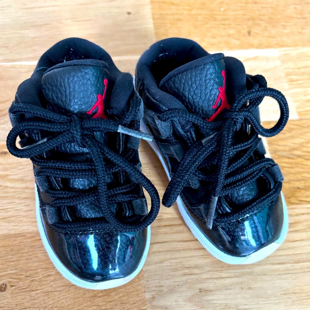 NIKE AIR JORDAN 11 RETRO LOW Baby boy size 6